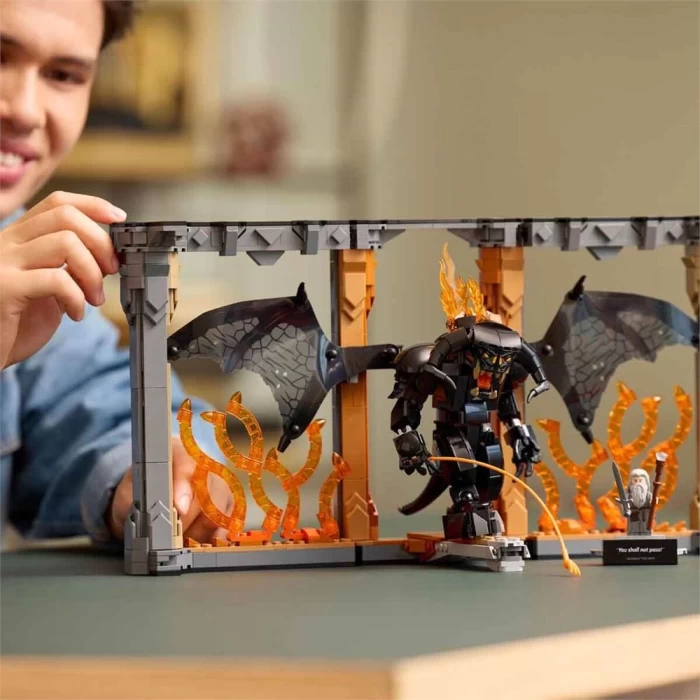LEGO Icons Yüzüklerin Efendisi: Balrog Kitaplık Dekoru 10367