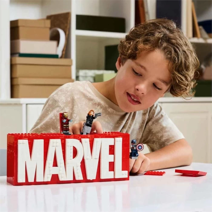 LEGO Marvel MARVEL Logosu ve Minifigürleri 76313