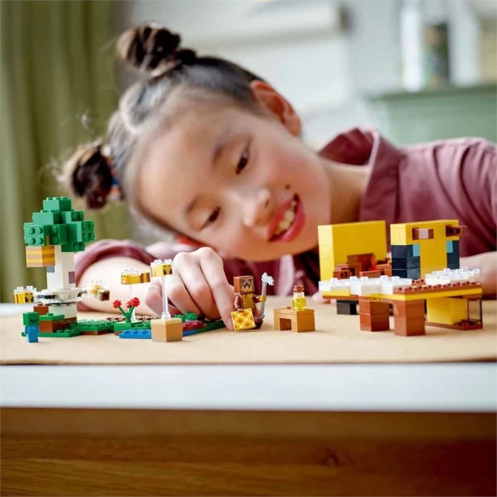 LEGO Minecraft Arı Evi 21241