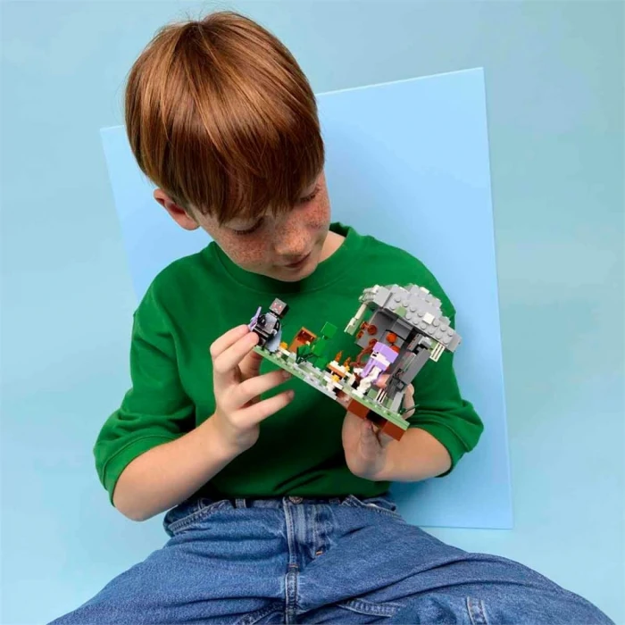 LEGO Minecraft Solgun Bahçe 21586