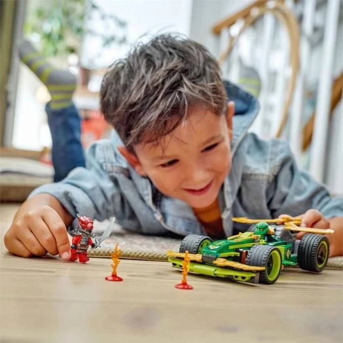 LEGO NINJAGO Lloyd’un Çek-Bırak Yarış Arabası 71828