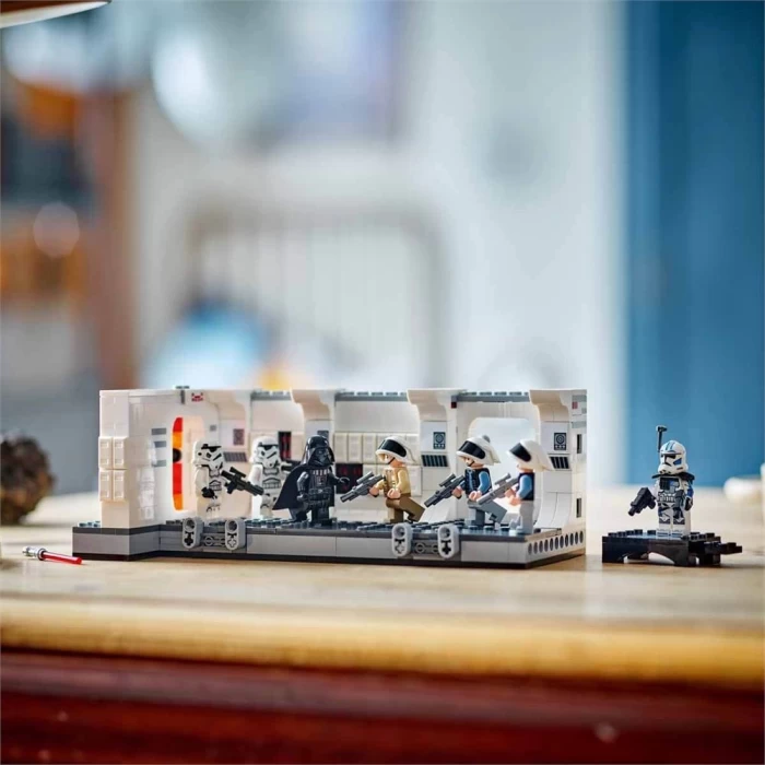 LEGO Star Wars Tantive IV’e Biniş 75387