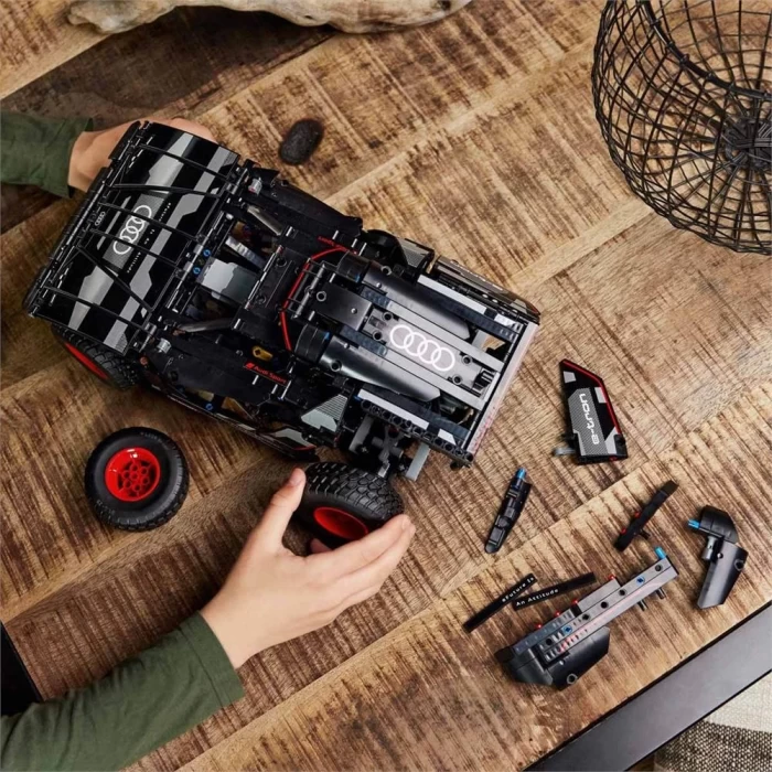 LEGO Technic Audi RS Q e-tron 42160