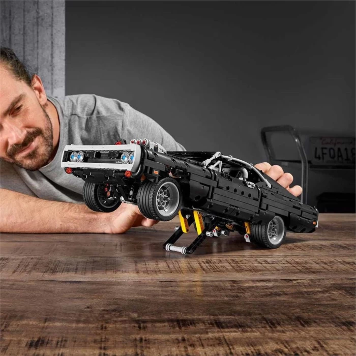 LEGO Technic Domun Dodge Chargerı 42111