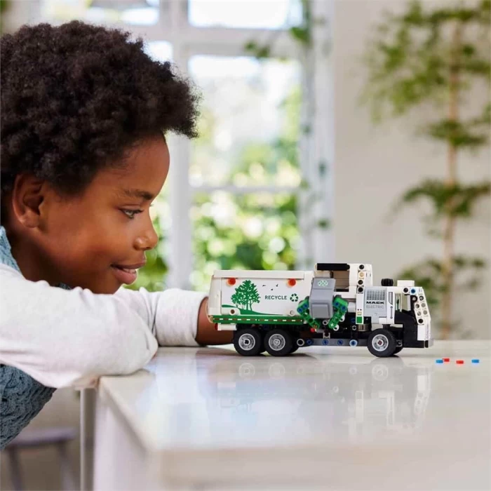LEGO Technic Mack LR Elektrikli Çöp Kamyonu 42167