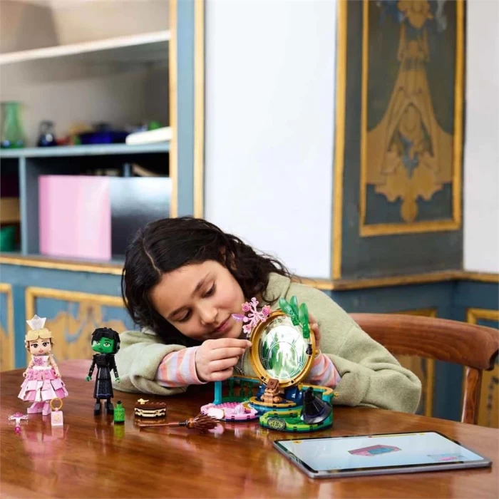 LEGO Wicked Elphaba ve Glinda Figürleri 75682