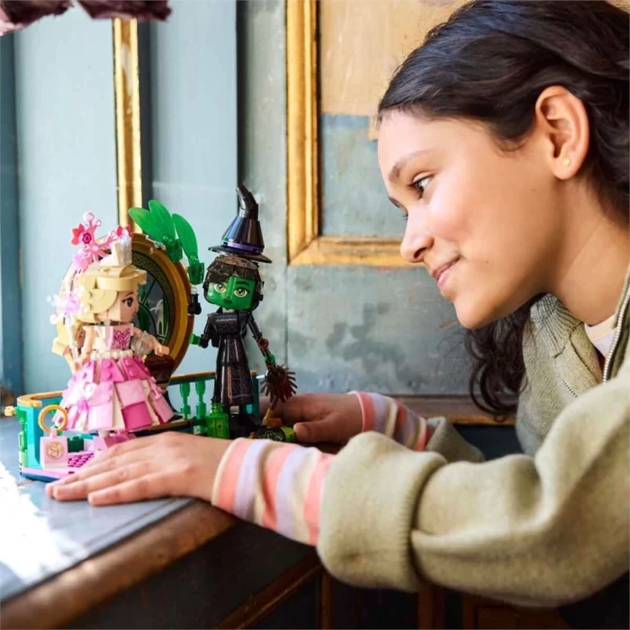 LEGO Wicked Elphaba ve Glinda Figürleri 75682