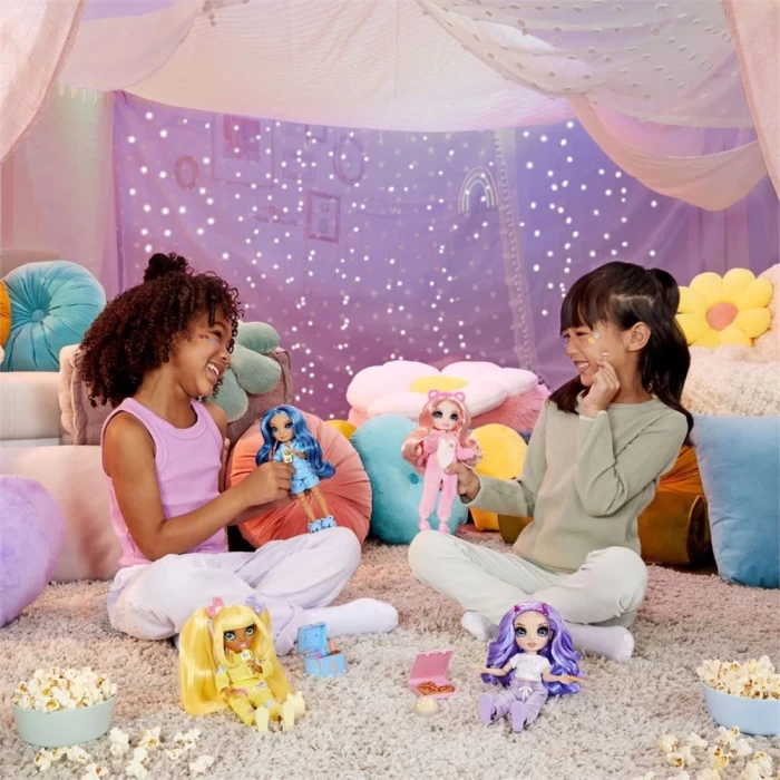 Rainbow High Jr. High Pijama Partisi Bebeği - Sunny Madison