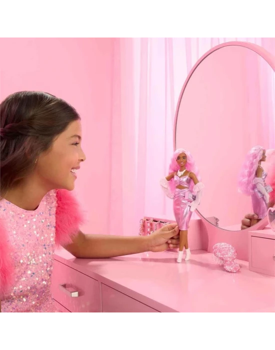 Barbie Deluxe Style Bebekler HYV25