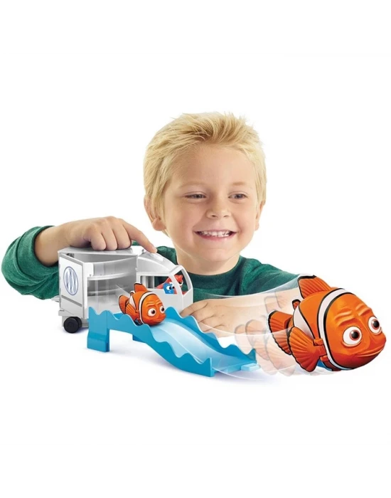 Kayıp Balık Dori Swigglefish Hank’ın Kamyonu Oyun Seti