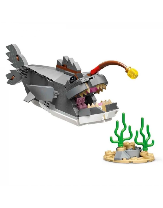 LEGO Creator Acımasız Köpek Balığı ile Hazine Sandığı 31381