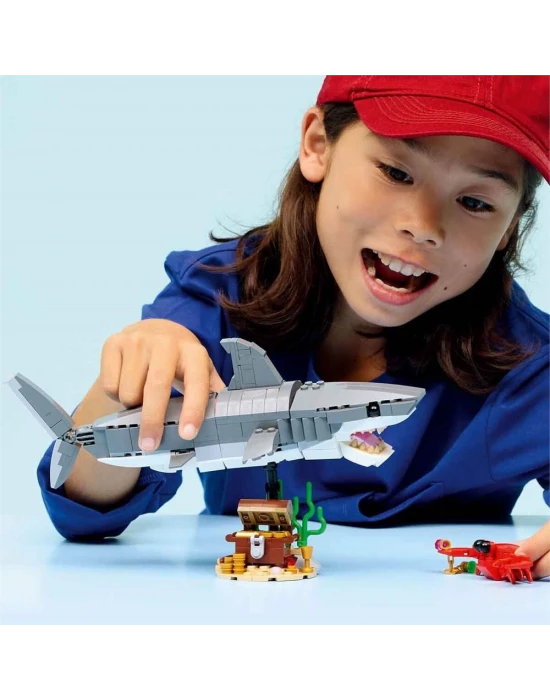 LEGO Creator Acımasız Köpek Balığı ile Hazine Sandığı 31381