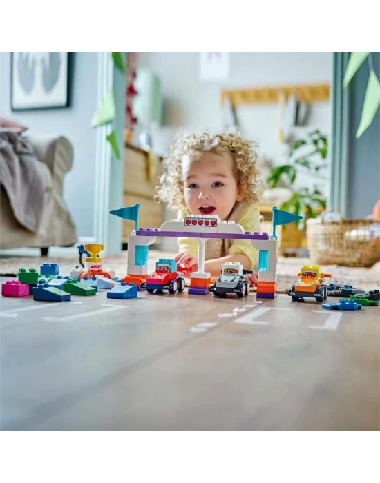 LEGO DUPLO F1 Takımı Yarış Arabaları ve Sürücüler 10445
