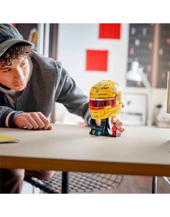 LEGO Editions Scuderia Ferrari HP Lewis Hamilton Kaskı 43022