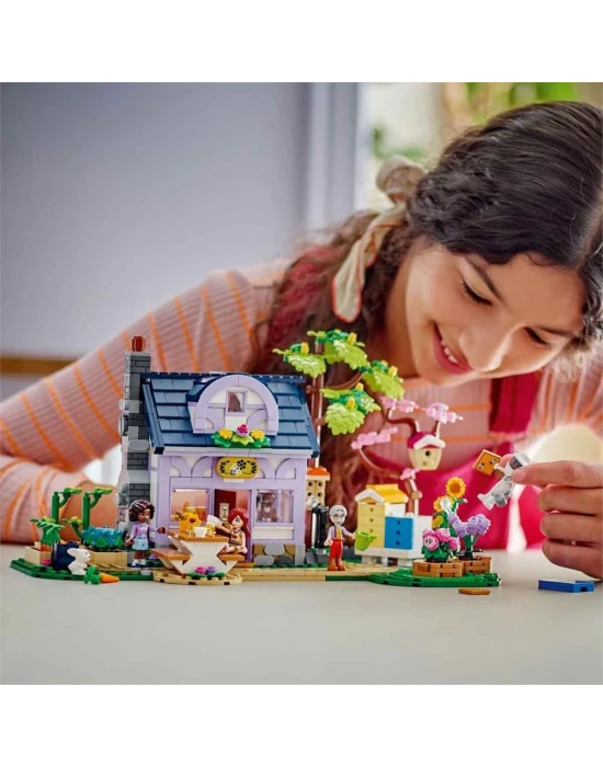 LEGO Friends Arıcıların Evi ve Çiçek Bahçesi 42669