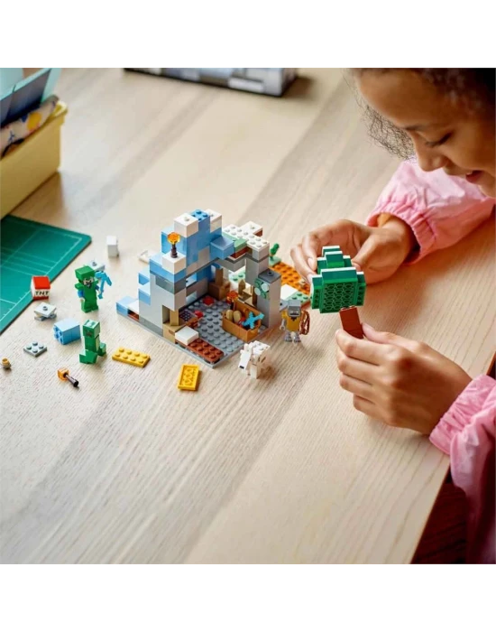 LEGO Minecraft Donmuş Tepeler 21243