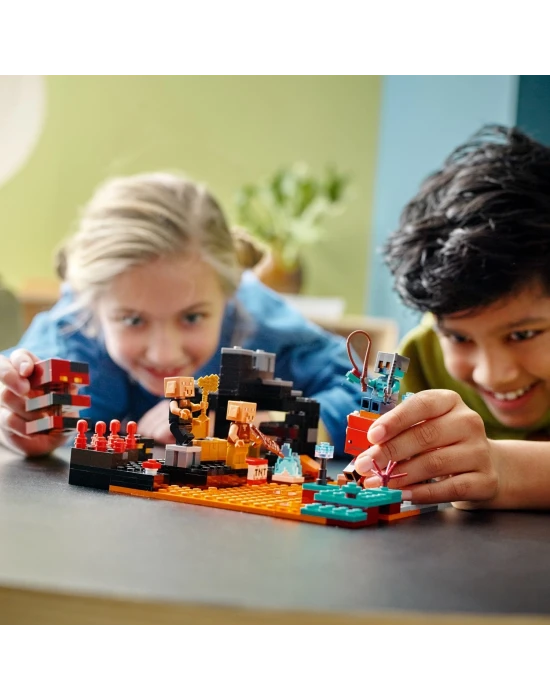LEGO® Minecraft® Nether Burcu 21185(300 Parça)
