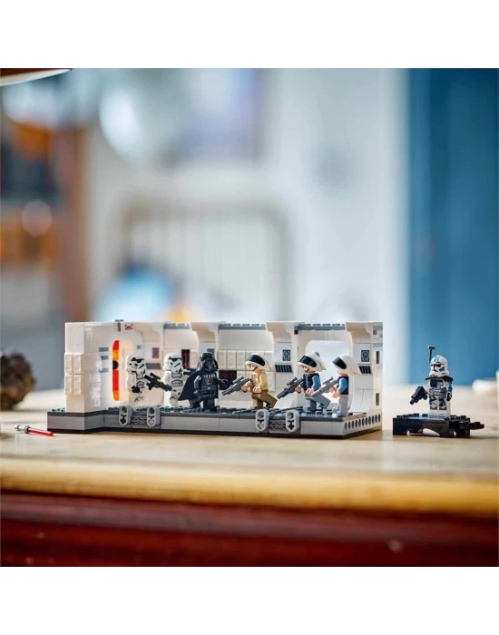 LEGO Star Wars Tantive IV’e Biniş 75387