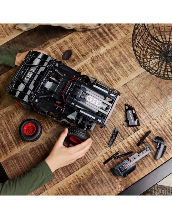 LEGO Technic Audi RS Q e-tron 42160