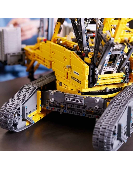 LEGO Technic Liebherr Paletli Vinç LR 13000 42146