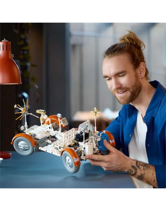 LEGO Technic NASA Apollo Ay Taşıtı – LRV 42182