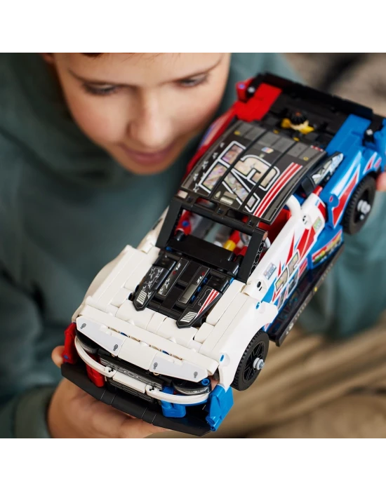 LEGO® Technic NASCAR® Yeni Nesil Chevrolet Camaro ZL1 42153(672 Parça)