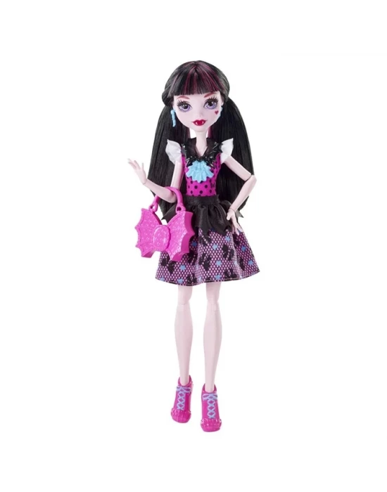 Monster High Okulunda İlk Gün Acayip Bebekleri Draculaura