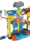 Hot Wheels Oto Yıkamada Renk Değiştirme Oyun Seti