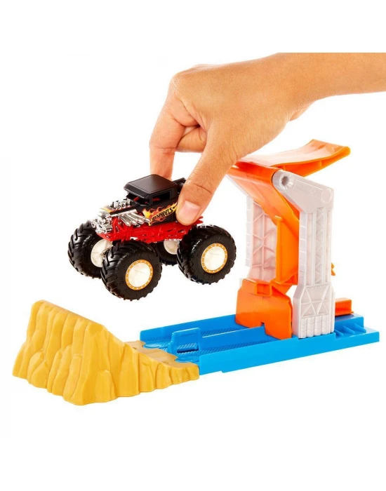 Hot Wheels Monster Trucks Fırlat ve Çarpış Oyun Seti
