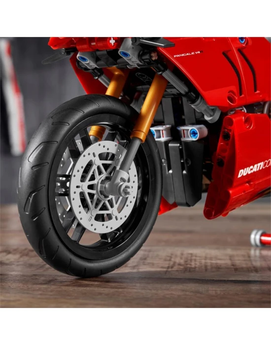 Lego Technic Ducati Panigale V4 R