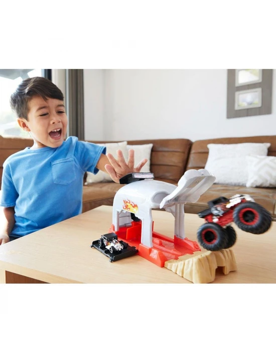 Hot Wheels Monster Trucks Fırlatıcılı Bone Shaker Oyun Seti