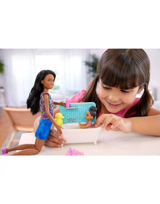 Barbie Bebek Bakıcılığı Oyun Seti FXH06