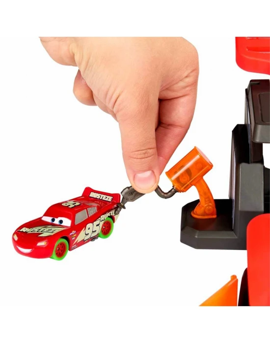 Cars Karanlıkta Parlayan Yarışçılar Pist Seti HPD80