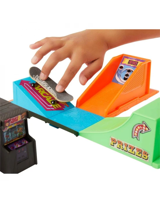 Hot Wheels Eğlenceli Kaykay Parkı Oyun Seti