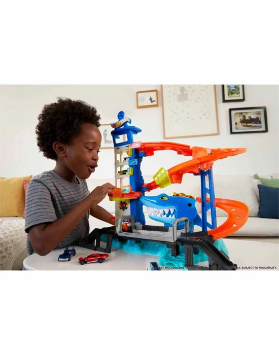 Hot Wheels Köpek Balığından Kaçış Oyun Seti HDP06