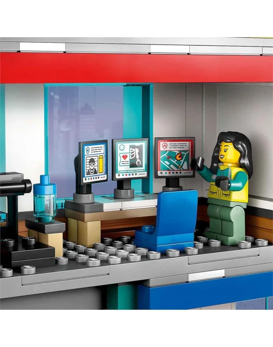 LEGO City Acil Durum Araçları Merkezi 60371