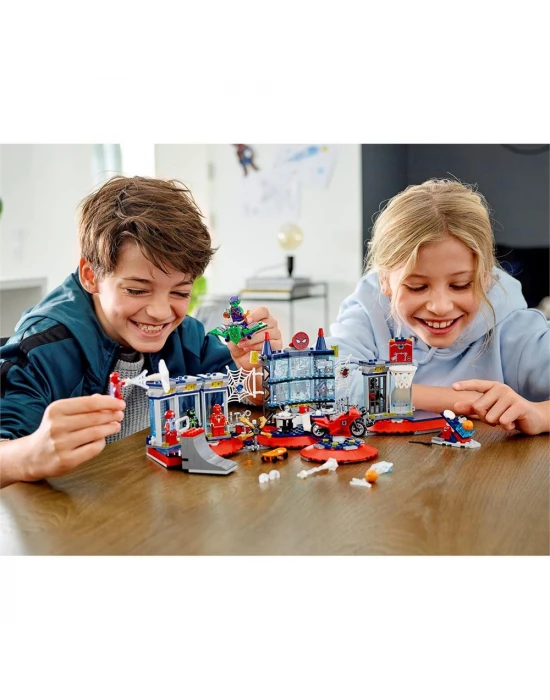 Lego Spider-Man Örümcek Yuvasına Saldırı