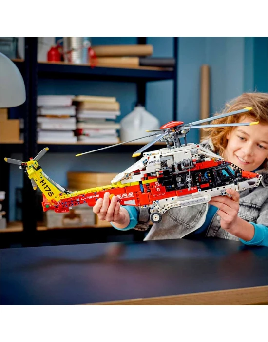 LEGO Technic Airbus H175 Kurtarma Helikopteri 42145