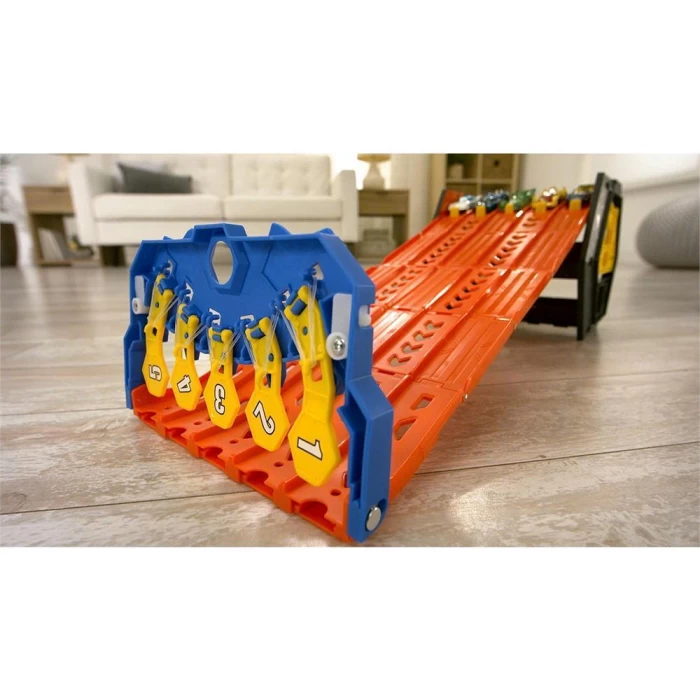 Hot Wheels Kıvrılan Yarış Pisti