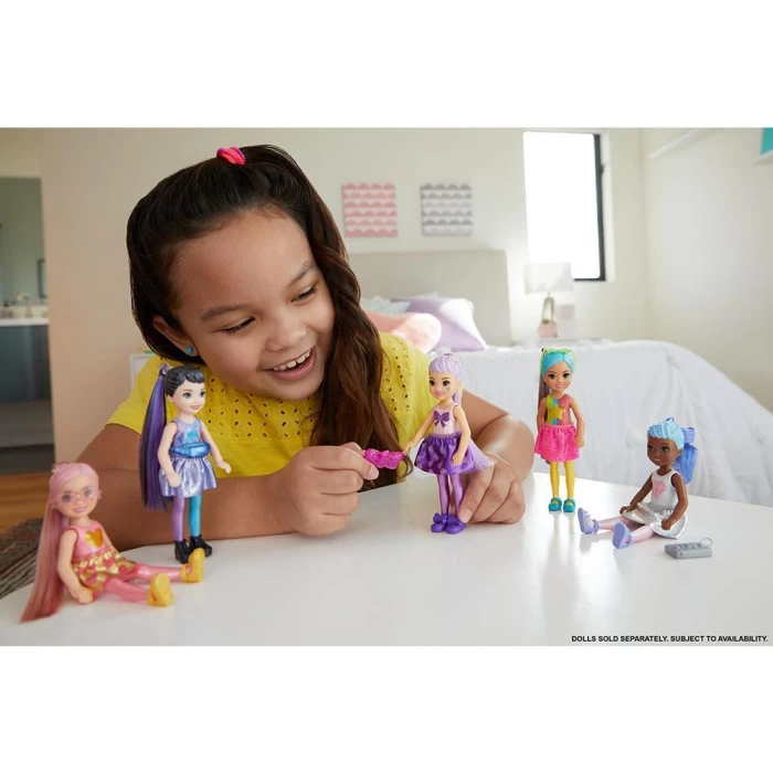 Barbie Color Reveal Renk Değiştiren Sürpriz  Chelsea Işıltılı Beb
