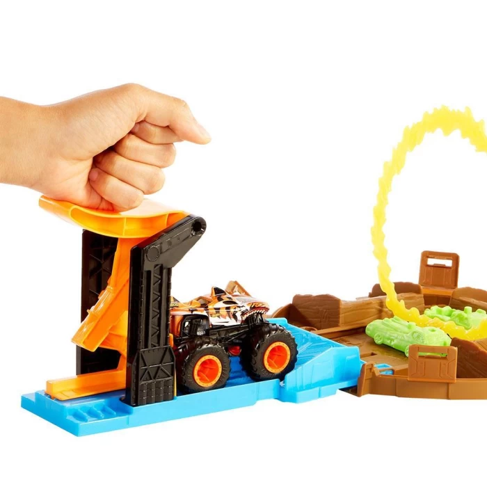 Hot Wheels Monster Trucks Akrobasi Tekerleği Oyun Seti