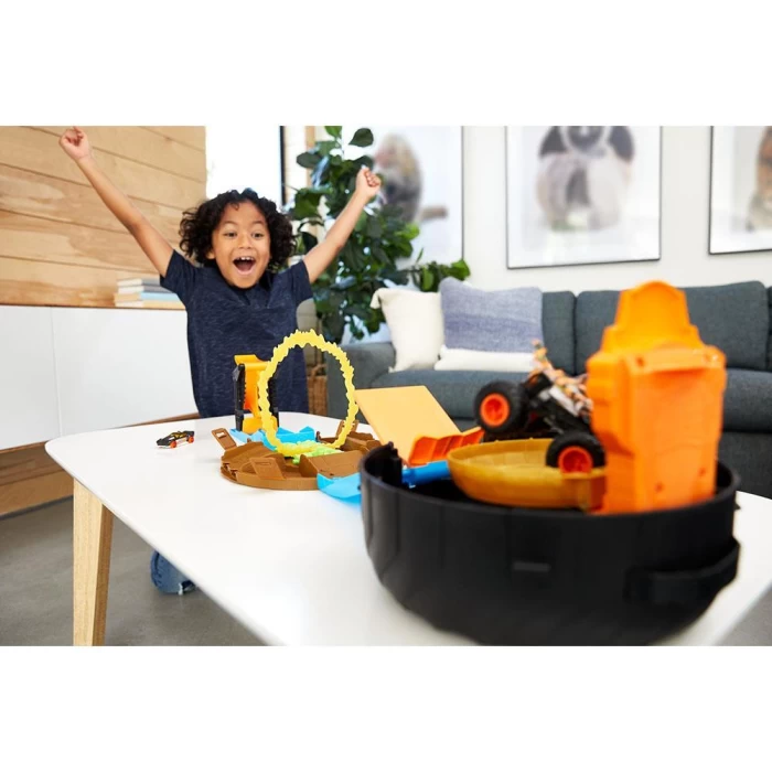 Hot Wheels Monster Trucks Akrobasi Tekerleği Oyun Seti