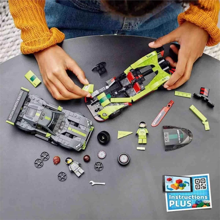 Lego Speed Champions Aston Martin Valkyrie AMR Pro ve Aston Marti