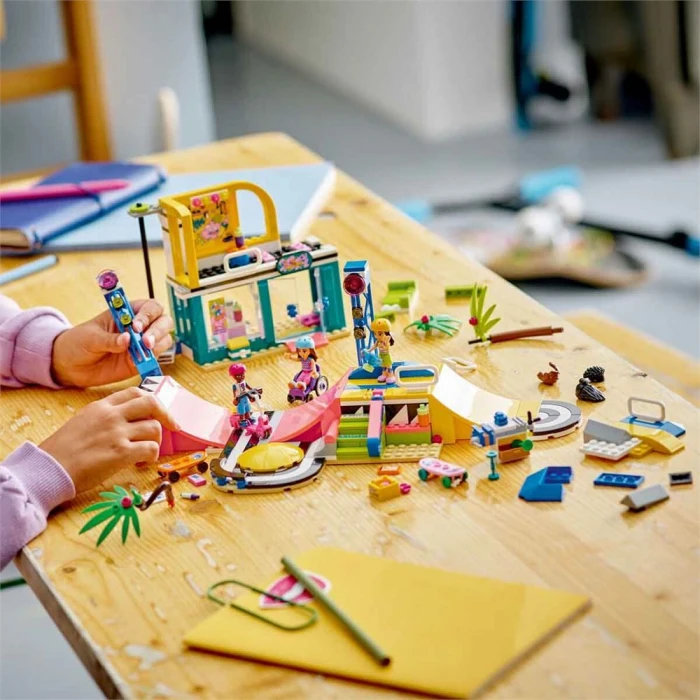 LEGO Friends Kaykay Parkı 41751
