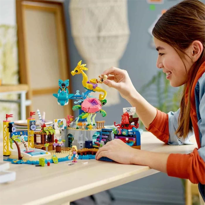 LEGO Friends Plaj Lunaparkı 41737