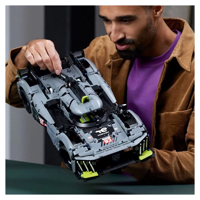 LEGO Technic Peugeot 9X8 24H Le Mans Hybrid Hypercar 42156