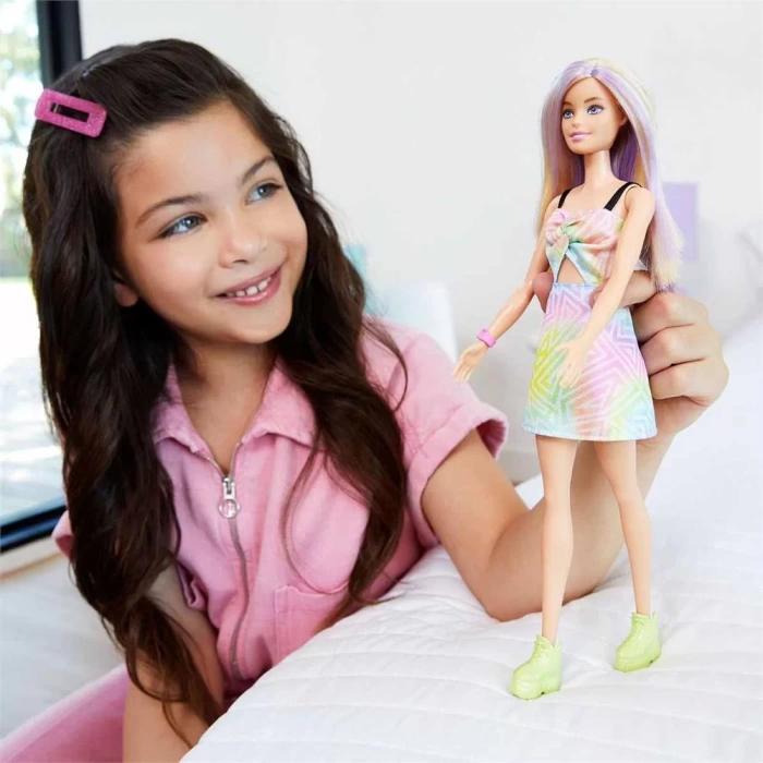 Barbie Fashionastas Büyüleyici Parti Bebekleri HBV22