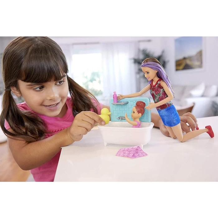 Barbie Bebek Bakıcılığı Oyun Seti FXH05