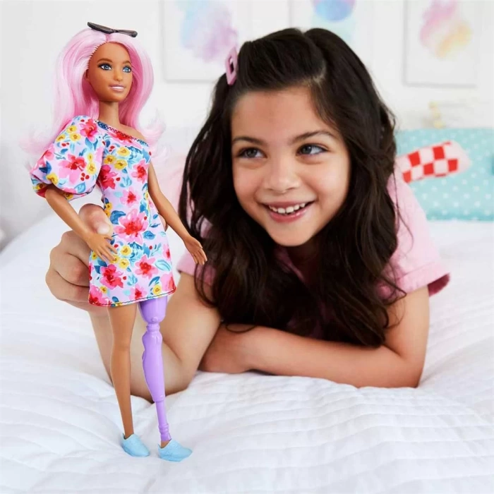 Barbie Fashionastas Büyüleyici Parti Bebekleri HBV21