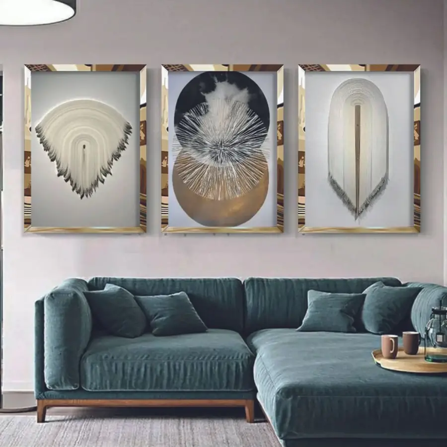 Modern Kompozisyon: Vinil Sanatı ve Gold Detaylar Üçlü Pleksi Tablo Seti